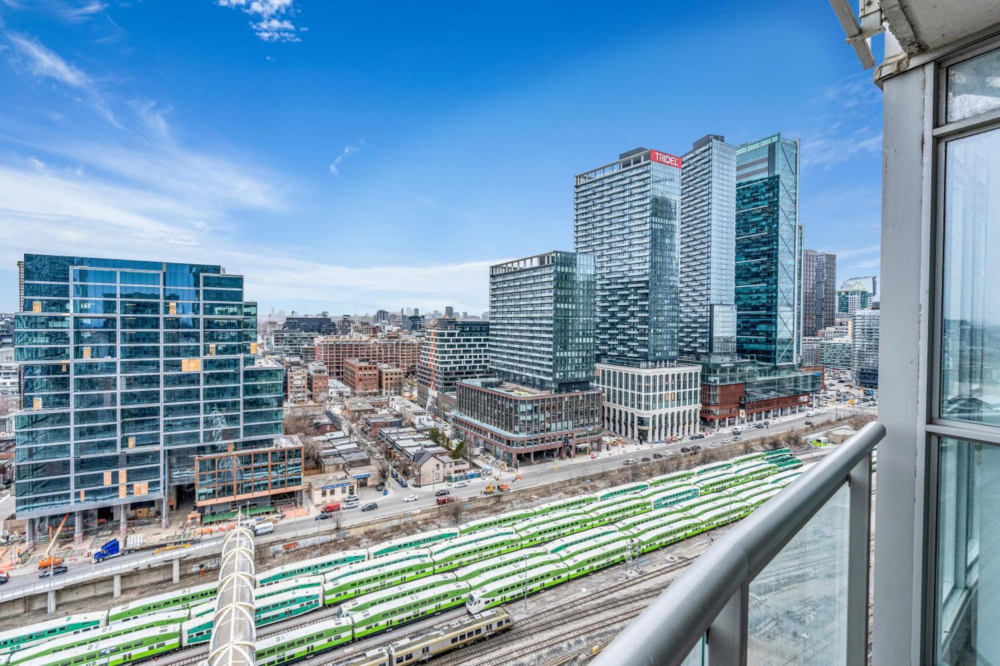 City Downtown Suites Toronto Exterior photo